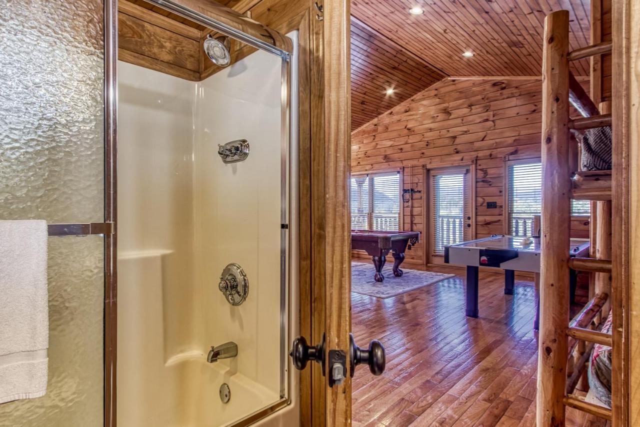 Lazy Bear Lodge, Hot Tub, Resort Pool, Wifi, 1089 Free Tickets Each Paid Day, Dollywood And More Gatlinburg Extérieur photo